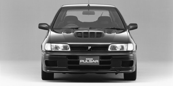 Името да не ви подвежда: това не е компактният хеч Pulsar, който японците неуспешно се опитаха да наложат в Европа преди няколко години. Това е японски модел от 90-те, също създаден заради правилата за хомологация във WRC. Има задвижване на четирите колела и 230 коня. А понеже не е точно икона по отношение на стила, сега може да се намери за много прилични пари - до 10 хиляди долара за кола в отлично състояние. 
