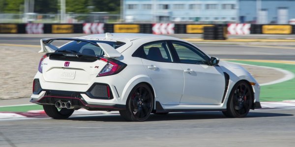 Вече няколко поколения това е един от най-добрите хот хечове на планетата. Последните генерации разполагат с над 300 коня и няма да ви оставят да скучаете.
 