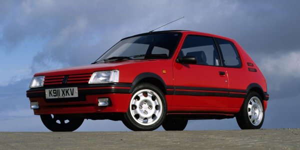 Една от емблемите на хот хеч революцията през 80-те. В наши дни е трудно да се намери запазен екземпляр, но ако успеете, си заслужава напълно инвестицията. Алтернативно доста забавления ще ви даде и последното 208 GTi. 
