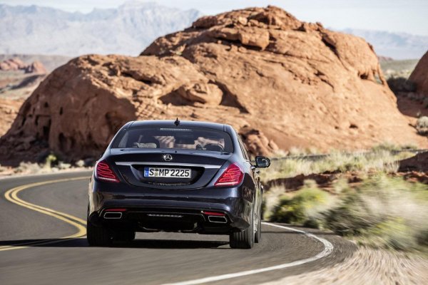 Mercedes S-Class дебютира в Хамбург