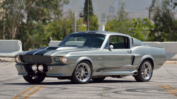 Първи в списъка е фастбекът Mustang “Еleanor”, произведен през 2000 г. на базата на култовия масъл-кар от 1967 г. специално за фирма „Ди изчезнеш за 60 секунди“ с Николъс Кейдж. Всъщност, направени за 3 такива автомобила, като един от тях е продаден за 900 000 евро. Съвсем нелош резултат за кола, създадена в гаража на световноизвестния Чип Фуз.