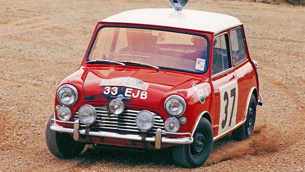 Първите спортни версии се харесват толкова, че Купър продължава и през 1963 създава Cooper S, който година по-късно, с ирландеца Пади Хопкърк зад волана, шокира автомобилния свят, като печели Рали Монте Карло. За кратко Пади е известен колкото The Beatles на Острова. 
