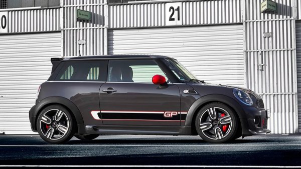 Още едно специално, лимитирано издание без задни седалки, но с много стикери и спойлери. Второто поколение на GP вече бе с турбо, вместо с компресор, и бе несравнимо по-сложна машина от предшественика си. Не вдигаше адреналина в същата степен, но бе много, много компетентен автомобил. 
