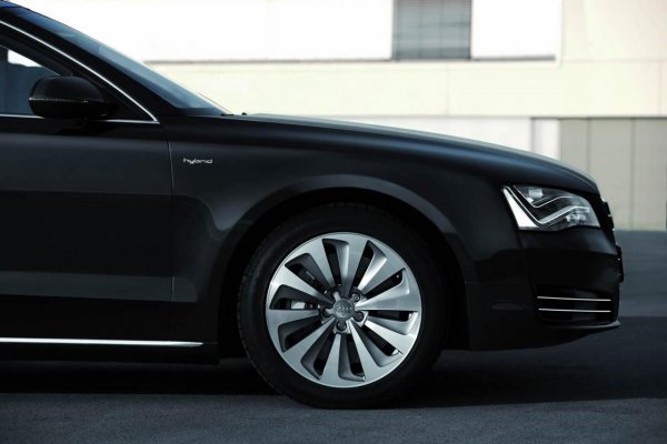 Audi A8 L Hybrid 