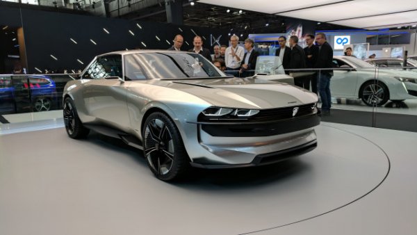 Този прототип на спортен електромобил, дело на главния дизайнер на Peugeot Жил Видал, бе показан в Париж преди година и предизвика истински фурор. Ентусиасти отвориха подписка в интернет, за да убедят компанията да го произведе серийно, и само за два дни събраха над 100 000 подписа. Наскоро от Peugeot признаха, че наистина обмислят производство. 