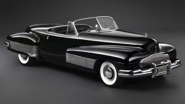 И до ден-днешен този Buick изглежда смайващо - а всъщност е създаден преди 81 години и с право претендира да е първият концептуален модел в историята. Повечето хора смятат, че е дело на легендарния шеф по дизайна на GM Харли Ърл, но всъщност този конкретен проект е на неговия подчинен Джордж Снайдър. Ърл обаче е човекът, родил самата идея за концептуални автомобили, и превърнал автомобилния дизайн в отделна професия.
