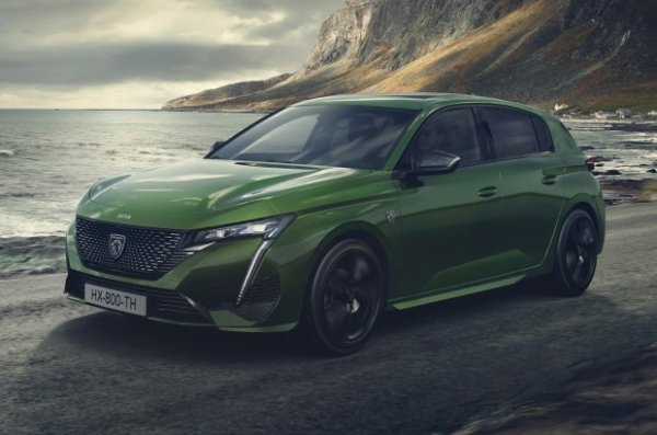 Тук първото място е за новото поколение на Peugeot 308, което има за задача да задмине успехите на своя предшественик и качествата му явно са се харесали на дамите.
