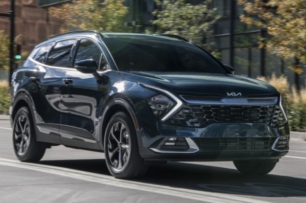 Същото се отнася и за новата Kia Sportage, която спечели първото място в една от най-важните категории на пазари - тази на семейните автомобили.
