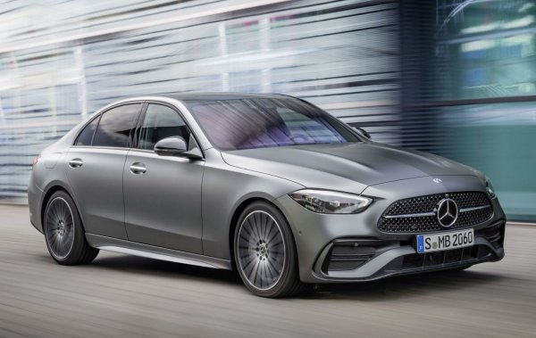 Отправната точка на селекцията ни е новото поколение W206 на Mercedes-Benz C-Class. Моделът с дължина от 4,75 метра, бе представен официално през март тази година, като съвсем скоро ще може да го видим и по родните български пътища.

Гамата двигатели, всички от които с микрохибридна или "мека хибридна" технология (EQ Boost) са с варианти на мощността от 170 до 258 к.с. при бензиновите опции, и от 150 до 265 к.с. при дизелите. Скоро се очакват спортни версии Mercedes-AMG, както и плъг-ин хибридни модификации.