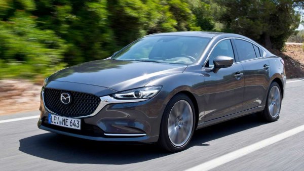 Mazda6 е може един от най-атрактивните модели в листата ни, поне по отношение на естетика. Актуалното поколение, на дългия 4,87 м модел, предлаган като седан и комби, е на пазара от 2013 година и бе обновено през 2018.

В момента Mazda6 се предлага само с бензинови двигатели, с мощност между 145 и 194 к.с.
