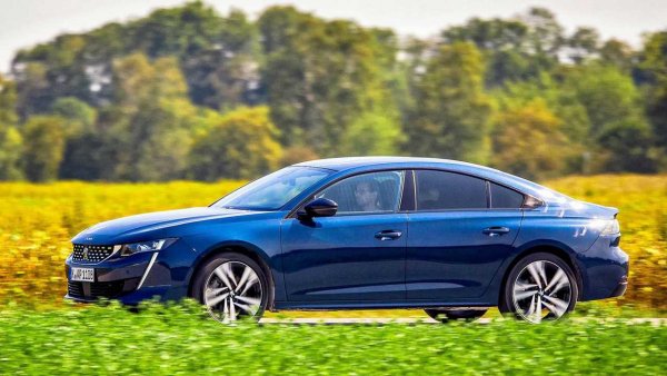 Френският производител представи новото поколение 508 в средата на 2018 година, като моделът се предлага и като седан, и като комби. Дължината на автомобила е идентична с тази на C-Class - 4,75 метра, а най-интересната и мощна версия е 508 PSE - плъг-ин хибрид с 4х4 задвижване и впечатляващите 360 к.с.

По-базовата хибридна система със зареждане от контакта е с предно предаване и 225 к.с. Бензиновата гама предлага мощност от 131 до 225 конски сили, а единственият наличен турбодизел е със 131 "кончета".