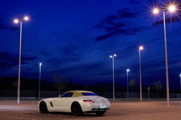  Mercedes-Benz SLS AMG Roadster