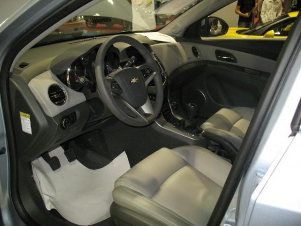 Chevrolet Cruze / Автомобилен салон София 2009