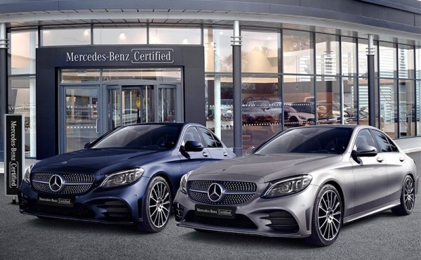 Калениус вече инициира последната стъпка в цялостна реформа на продажбите в Германия - раздяла с последните останали фирмени магазини на частни инвеститори. Главният изпълнителен директор нееднократно се е оплаквал от слабите продажби на собствените представителства, като се очква продажба на повече от 60 шоурума и представителства да донесесе 2,5 млрд евро на концерна.

Тъй като Mercedes предлага сигурност на работните места до края на 2029 г., засегнатите около 8000 служители трябва да дадат съгласието си за продажбата. Техните представители обаче засега са против нея, а това може да направи процеса по-труден и по-скъп - както за концерна, така и за инвеститорите.
