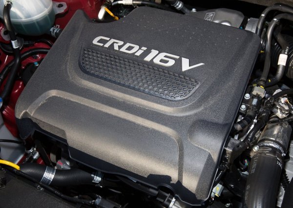 Дизелът - 2.0 (185 к.с.), предлага най-приятната динамика, но е изключително чувствителен към качеството на горивото, скъп е сам по себе си, като това важи и за поддръжката. Смята се за много надежден и може да изкара 400 000 км. 

Има някои слабости &ndash; като релето на подгревните свещи и шайбата на коляновия вал. Мръсното масло и некачествено масло убива турбокомпресора. 