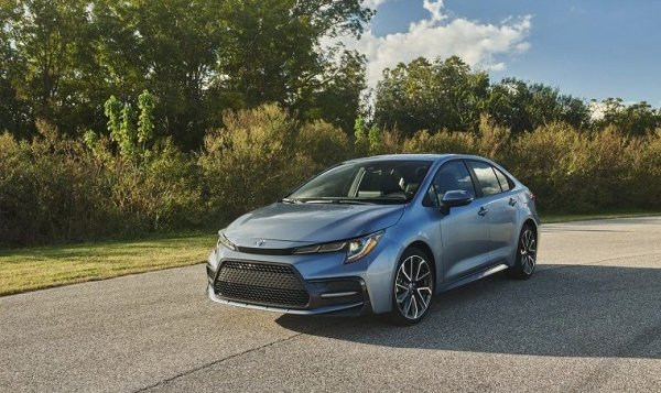 Японците решиха да пенсионират името Auris и да върнат Corolla на европейския пазар, което поне за момента е успешен ход. Corolla е един от шепата модели, които през 2020 имат по-високи продажби, отколкото през 2019. 
