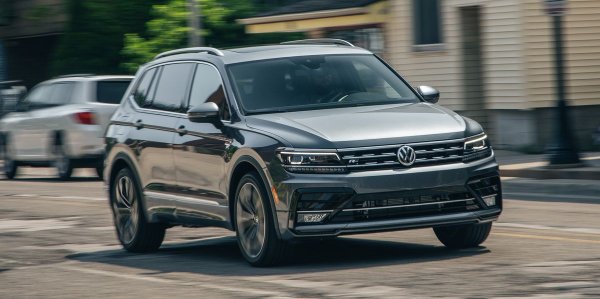 Най-продаваният кросоувър на европейския пазар, с приличен аванс пред конкурентите си. Сделките все още обаче са с около една трета по-малко, отколкото за същия период на 2019. 
