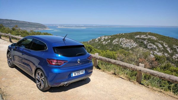 Миналата година по това време продажбите на Clio надхвърляха 206 000, но разликата идва основно от трите месеца пълно затваряне на основни пазари като Франция и Испания. През юли продажбите са с 20% нагоре на годишна база. 
