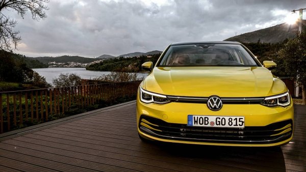 След като на два пъти през тази година отстъпваше първото място на Clio, сега Golf си го връща убедително. Проблемите и закъсненията около пазарния дебют на осмото поколение вече са преодолени. Тук не се включват 18-те хиляди продажби на Golf Sportsvan, разглеждан от JATO като отделен модел. 

