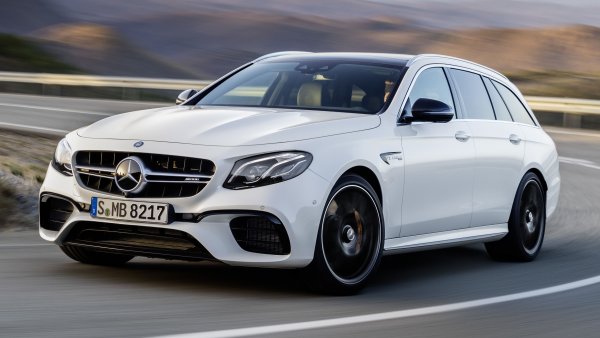 Запознайте се с най-бързото, най-мощното и най-скъпото комби на Mercedes-AMG до момента. Двигателят е същият като на моделите от предишните две снимки, само че тук той развива 612 коня и 850 Нм максимален въртящ момент. Моделът ускорява от място до 100 км/ч за 3,4 сек.