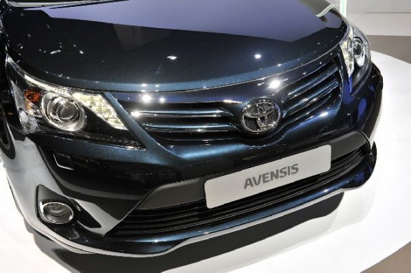     Франкфурт 2011 - обновената Toyota Avensis
