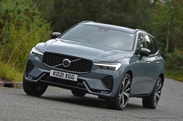 По-големият Volvo XC60 е почти толкова здрав, колкото XC40, но дизеловите XC60 са точно зад бензиновите и хибридните версии, тъй като при някои от тях времето за ремонт е по-дълго. Дизеловите и бензиновите XC60 имат процент на грешки от 11%, докато при Plug-in хибридите този показател е 14%. Над 60% от повредите са отстранени за един ден, като работа е извършена безплатно. Проблемите със спирачките и електричеството се срещат най-често.
