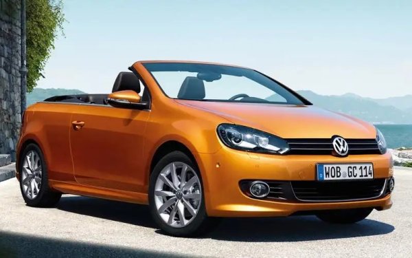 Имаше голямо изтегляне около дефектно гориво на въздушната възглавница за няколко по-стари модела на VW - Crafter (2008-2014, 2005-2011), Eos (2008-2014), Fox (2008-2014), Golf Cabriolet (2008-2014, на снимката), Golf (2008-2014), Passat (2008-2014, 2007-2010), Polo (2008-2014), Sharan (2008-2014) и T5 (2007-2010).
