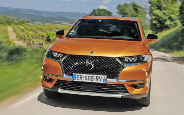 Имаше девет изтегляния само за модела DS7 Crossback (2019-2023, на снимката) през 2023 г. Това беше за проблеми със софтуера, системата за задвижване на четирите колела и много други неща. Имаше четири изтегляния за DS 4 (2022-2023) и пет изтегляния за DS3 Crossback (2017-2023).
