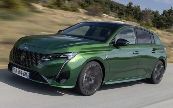 Същата грешка в софтуера, която засегна Citro&euml;n и Opel, също имаше голямо въздействие върху следните модели на Peugeot - 208 (2020-2022), 301 (2020-2022), 308 (2019-2021, на снимката), 2008 (2020-2022), 3008 (2020-2022), 5008 (2020-2022), Boxer (2020-2022), Expert (2020-2022), Partner (2020-2022), Rifter (2020-2022) и Traveller (2020-2022).
