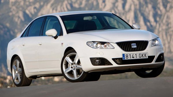 Никога досега модел на испанската компания не е бил толкова добре насочен към детайлите. Вярно е, че технологията вече беше остаряла и въпреки, но пък цената беше по-ниска с около 30%. В крайна сметка Exeo се задържа цели 4 години на пазара.