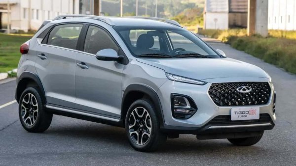 Ето един пример за някой, който с преименуване е създал една от най-широките гами на пазара, с различни марки, възприели линиите и механиката на своите китайски колеги. DR, благодарение на споразумение с Chery и други китайски производители, внася модели от ориенталския гигант и ги сглобява във фабрика в Италия, променяйки няколко естетически детайла.