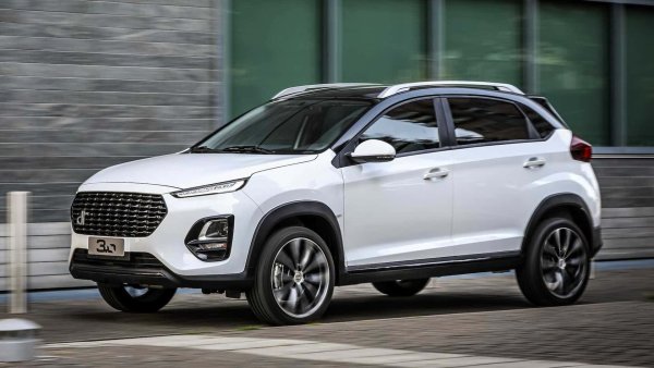 Един от тези автомобили е DR 3.0 - компактен SUV, получен от китайския аналог Chery Tiggo 3x. Този модел записа прилични продажби в Италия.