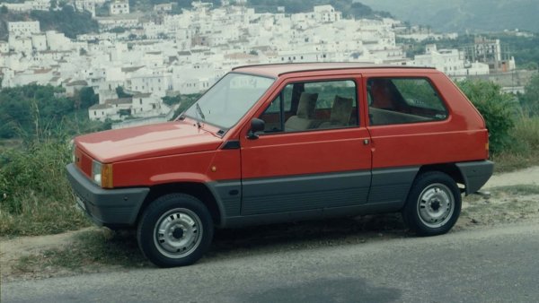 Испанският вариант е създаден след споразумението между двата производителя и произвеждан между 1980 и 1986 г., като единствено логото е различно. Всичко останало &ndash; от първия до последния болт, е едно и също. През 1986 г. беше сложен край на сътрудничеството между Fiat и Seat,което наложи Джуджаро да преработи основно испанския близнак. Така се ражда Seat Marbella - Panda с малко по-различни линии.