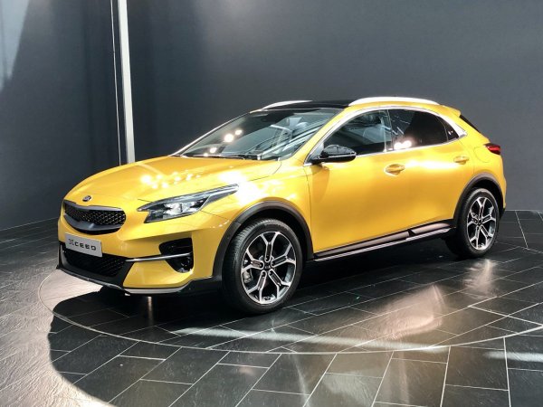 Най-новият кросоувър на KIA също ще дебютира пред българската публика, при това съвсем скоро след световната си премиера. С оглед на увеличаващия се интерес към този тип автомобили, това вероятно ще се окаже и най-важният модел за корейската марка в близките няколко години.
