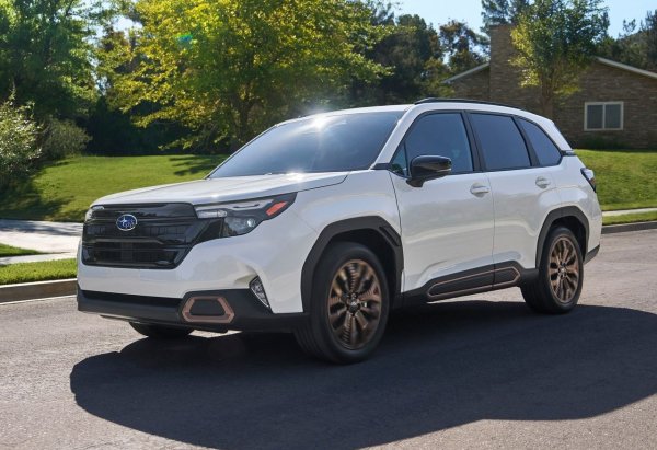 Subaru Forester 2026 е на едно стъпало по-високо в класацията, като е по-скъпи - от  31 445 долара. Като се има предвид, че споделя задвижваща система с Crosstrek, не е изненадващо, че Forester предлага същия разход на гориво. Въпреки че Forester получава силен резултат от пътни тестове и над средното прогнозирано удовлетворение на собственика, прогнозираната надеждност е в средния диапазон.