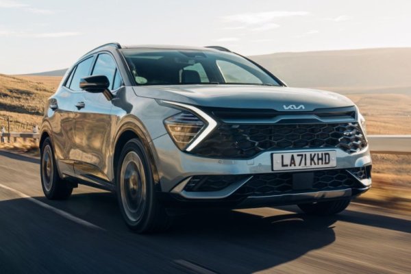 Спрямо 2023: 48% ръст

Основният проблем с кросоувъра на Kia в последните години бе не как да убеди клиентите да си го купят, а как да смогне да произведе достатъчно бройки, за да изпълни поръчките. Сега заводът в Словакия най-после започва да наваксва изоставането. 