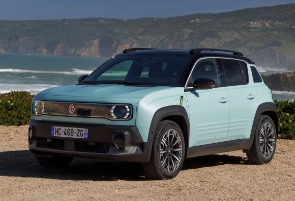 Модерната версия на емблематичната &bdquo;четворка&ldquo; е оценена на поне 30 600 евро. Автомобилът е с просторен интериор, 420-литров багажник и пробег до 400 км. Ретро стилът се комбинира със съвременни технологии, което привлича млади купувачи.