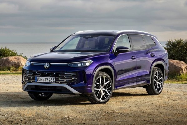 Tayron започва от 42 700 eвро. Това е седемместен SUV, който е по-удобен от Tiguan, но е по-скъп. Разполага с различни задвижващи системи - от дизелови до хибридни.