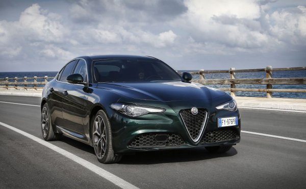 Окончателни данни за продажбите на италианския бранд още не са изнесени, затова даваме само едно ориентировъчно число. Знаем със сигурност, че продажбите на ключовия европейски пазар за 35 718, като половината от тях се падат на Италия. Продажбите в САЩ са малко над 18 000. 
Като цяло статистиката за Европа добре отразява моментната криза, в която се намира Alfa: марката продаде 205 000 автомобила на Стария континент през 2001, 110 000 през 2010, и под 36 000 през 2020. 
