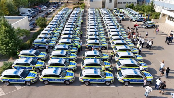 Господството на Kodiaq при по-големите кросоувъри се дължи на един любим клиент: Министерството на вътрешните работи. Иначе Tesla Model Y върви уверено нагоре (+21%), макар официалното влизане на марката на българския пазар отново да се отложи. VW Tayron отчита 52% ръст на годишна база. 

Skoda Kodiaq - 1017 (НА СНИМКАТА)
VW Tayron - 250
Tesla Model Y - 201
Nissan X-Trail - 165
Mazda CX60 - 151
Peugeot 5008 - 139
Geely Starray EM-i - 121
VW Touareg - 102
Renault Rafale - 96
Hyundai Santa Fe - 94
