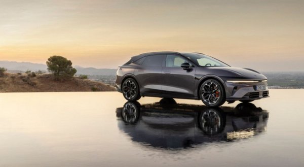 До такава степен и производители, и клиенти са обсебени от SUV моделите, че тук не успяхме да съберем дори челна десетка. Само "петицата" на BMW запазва значимо пазарно присъствие. В общо 156-те й регистрации са включени 43 броя от електрическото i5, и цели 46 броя от М5. 

BMW 5 Series - 156
Audi A6 - 47
Audi A5 - 45
Mercedes E-Class - 43
Mercedes CLE - 16
Zeekr 7GT - 10 (НА СНИМКАТА)
Zeekr 001 - 1
