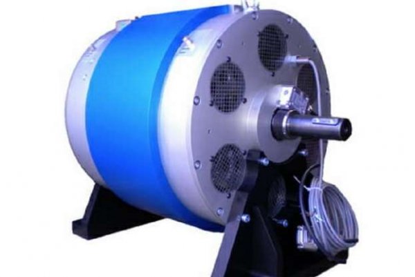 За разлика от CVT (безстепенна трансмисия), която използва ремъци за връзка между двата конуса, EVT (електрическа променлива трансмисия) работи с помощта на два ротора. Вътрешният ротор се задвижва от двигателя или електродвигателя, докато външният ротор е свързан към задвижващите валове на колелата. Това означава, че в тази скоростна кутия има само две движещи се части и единствените елементи за поддръжка са пръстените.

В момента EVT все още се разработва, но постепенно тези кутии набират популярност, тъй като са компактни, лесно се свързват с енергийни системи и предлагат по-добра ефективност от CVT-трансмисиите. Те могат да се използват и за регенеративно спиране, без да е нужно допълнително оборудване, което съответно пести тегло и сложни елементи.
