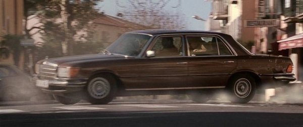 Обаянието на 450 SEL 6.9 достига и до света на киното. Според неофициална, но сигурна информация Клод Льолуш е използвал именно този автомобил за скандалния си филм "Беше среща", в който препуска с 200 км/ч по улиците на Париж (вижте линка под статията). В "Ронин" с Робърт де Ниро и Жан Рено му се падна най-вълнуващото преследване, а в "Изгубената магистрала" на Дейвид Линч 6.9 бе дори основно свръзващо звено на сюжетната линия. 
