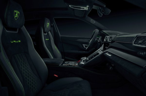 За модернизацията на интериора се казва само, че студиото е готово да изпълни всички желания на купувача по отношение на избора на нюанси, материали и техните комбинации.

