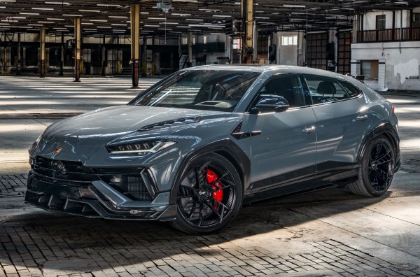 Ателието ABT също работи върху италианския кросоувър, като това е първият проект на работилницата, построен на базата на Lamborghini. Комплектът ABT Power R с по-мощни турбини, различен междинен охладител и преработен блок за управление повишава мощността на 4,0-литровия V8 бензинов турбо двигател от 666 на 810 к.с., но максималната тяга е същата - 850 Нм.
