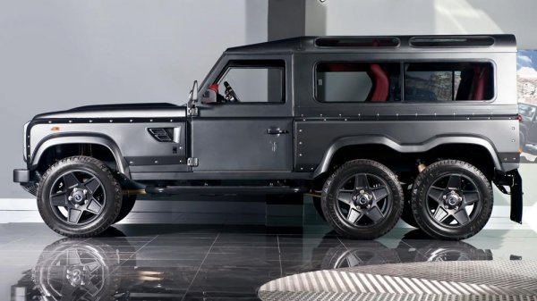 Flying Huntsman - доработен Land Rover Defender от Kahn Design 