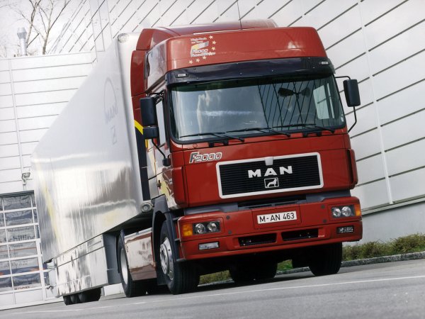 През 2008 година КамАЗ започнали изпитания на камион с кабина от MAN TG-A. Но всичко се ограничило до производството на един-единствен екземпляр: просторната и съвременна кабина за руския камион се оказала доста скъпа. Далеч по достъпна била друга кабина на MAN - от модела F2000. Тя била предложена на руския производител от... китайци. Компанията Shaanxi придобила правата за производство на такива кабини. Но отново не се получило...