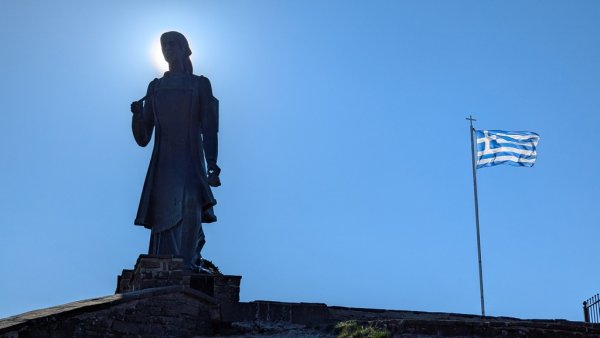 Паметникът на жените от Загори 
