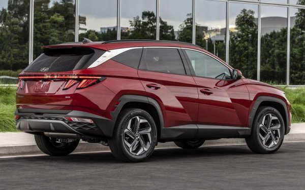 Над 68% ръст за корейците през първите четири месеца. Основният принос е на SUV гамата, начело с Tucson и Kona. Правят впечатление и 26-те регистрации на новия електрически Ioniq 5. През април новите регистрации са 135. 
 
Най-продавани модели: Tucson - 114, Kona - 106, i10 - 76, i20 - 44, Ioniq 5 - 26
