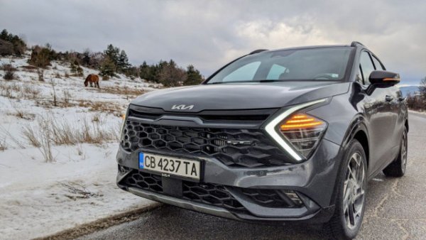 Регистрациите на корейската марка са с впечатляващите 63% повече, отколкото за същия период на миналата година - достатъчно, за да вкарат Kia в Топ 3 на българския пазар. През април новите регистрации са 220. Регистрирани са вече и 6 бройки от EV 6, европейския автомобил на годината. 
   
Най-продавани модели: Ceed - 243, Sportage - 222, Xceed - 80, Stonic - 76, Rio - 73, Niro - 36
